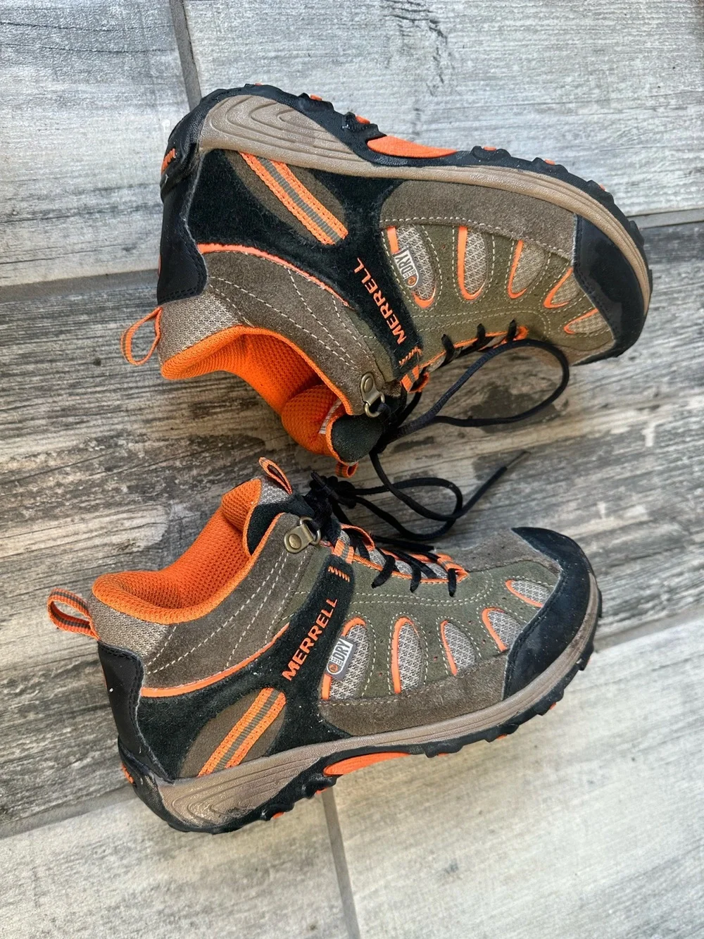 Merrell Kids Chameleon Hiking Mid Boots Orange  – Size 1 Kids